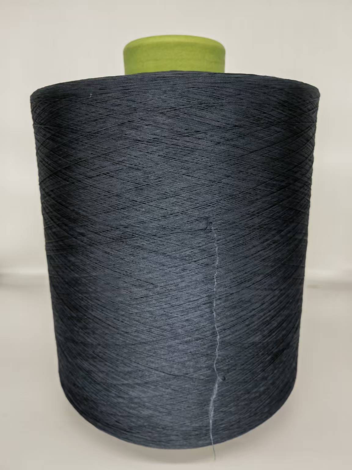 Snáth poileistir dubh